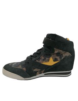 Sneaker Ash con estrella y grabado en animal print