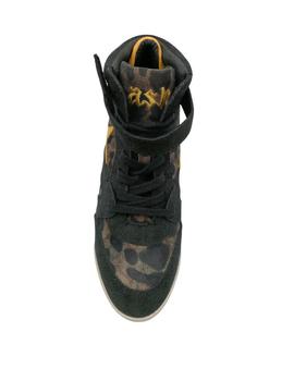 Sneaker Ash con estrella y grabado en animal print