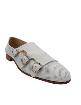 Zapato de Calce con tres hebillas en color blanco