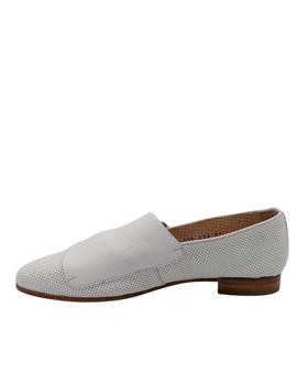 Zapato de Calce con tres hebillas en color blanco