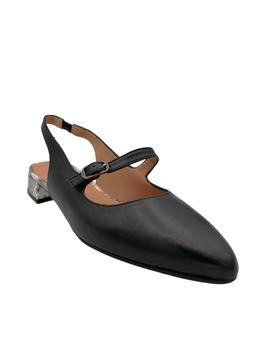 Zapato plano destalonado con hebilla en negro