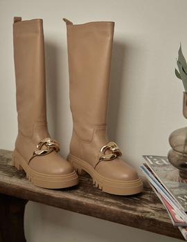 Bota Jeannot en crema con cadena