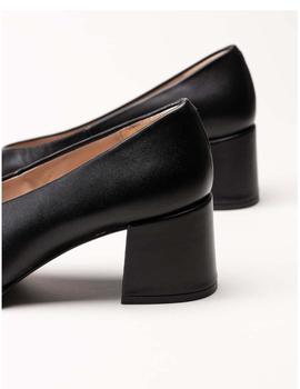Zapato estilo salon de Unisa en negro
