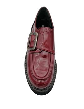Zapato Belset con hebilla en rojo