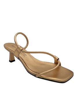 Sandalia Bryan tubular en oro