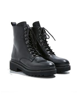 Bota estilo militar con cordones negra