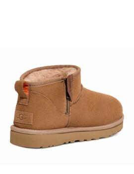 UGG Classic Ultra Mini con cremallera en chesnut