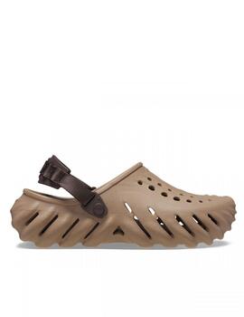 Zueco Crocs Echo latte estilo urbano